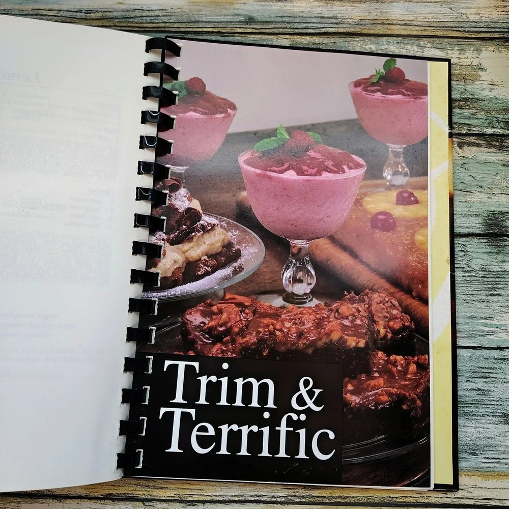 The Devil's Food Dessert Cookbook by Holly Berkowitz‎ Clegg Comb Spiral *VG*